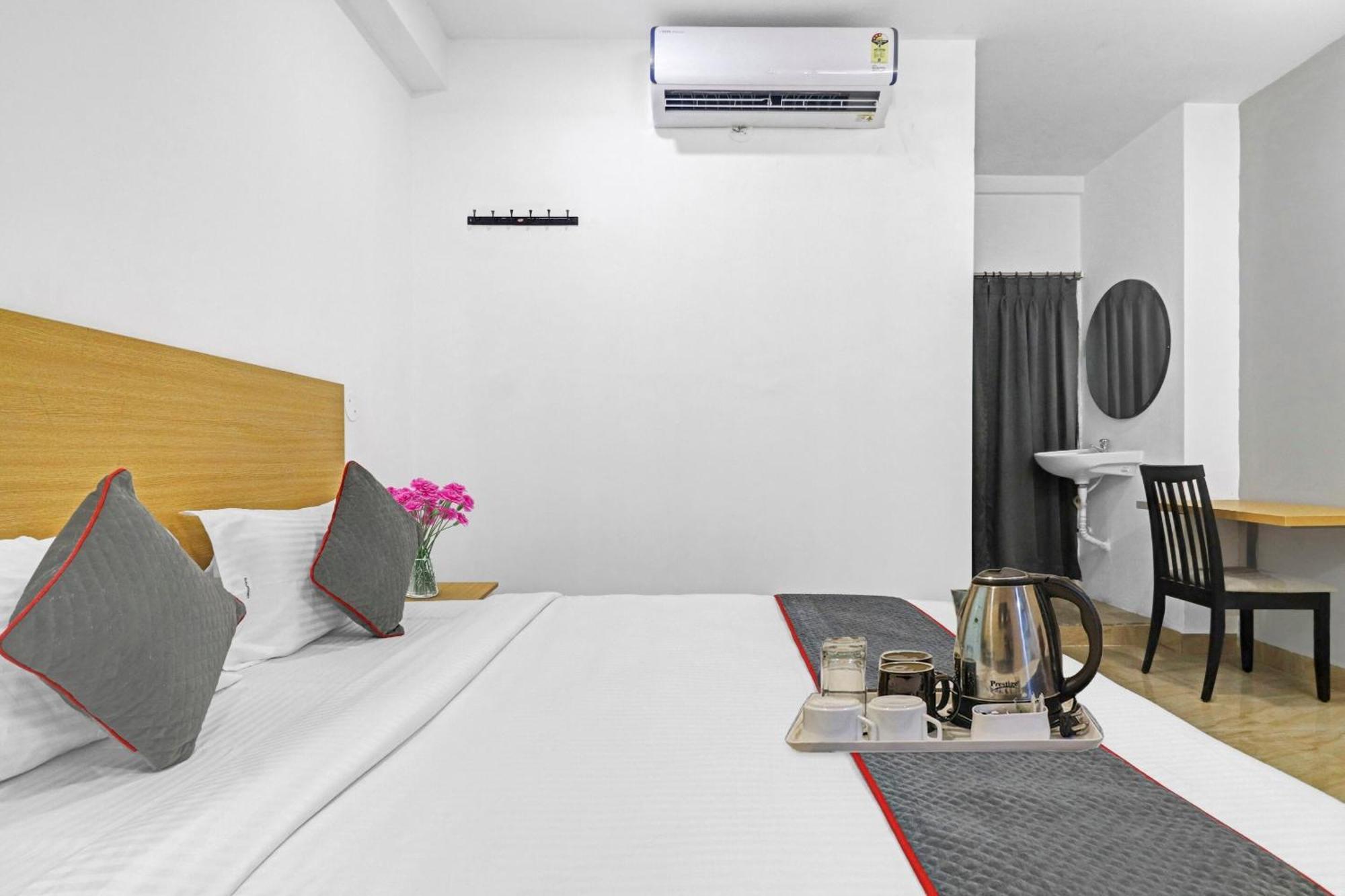 Townhouse De Alphabet Hotel Gachibowli Bagian luar foto
