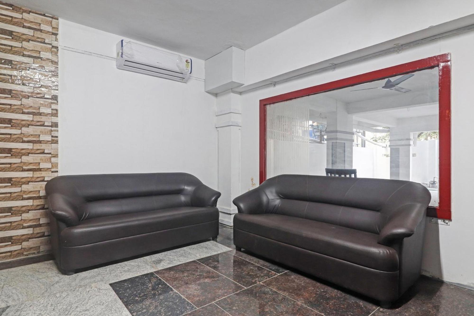 Townhouse De Alphabet Hotel Gachibowli Bagian luar foto