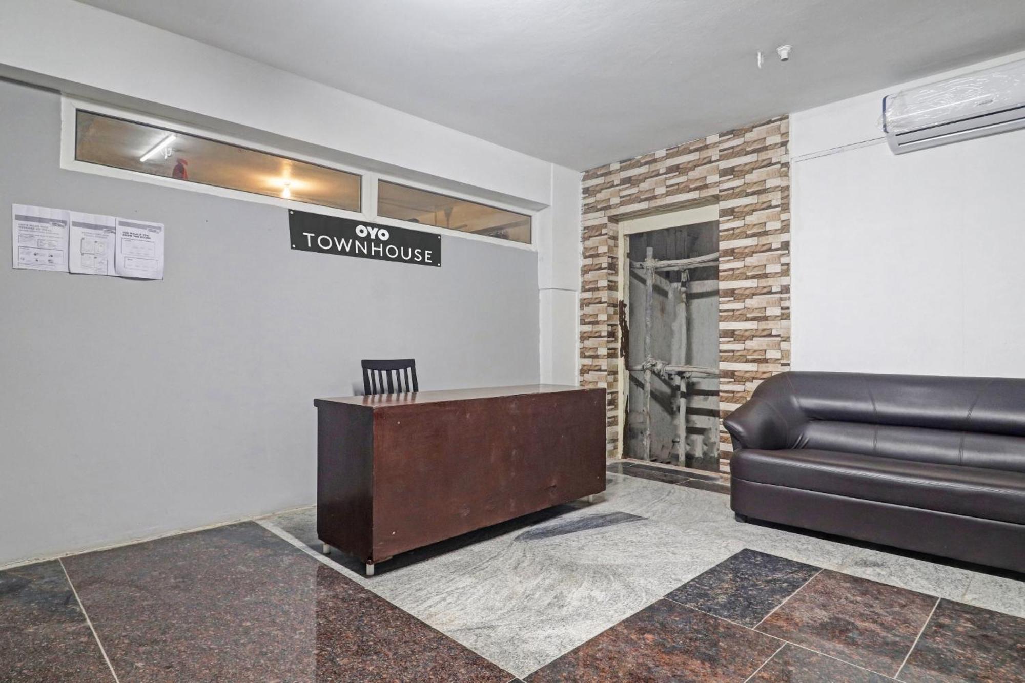 Townhouse De Alphabet Hotel Gachibowli Bagian luar foto
